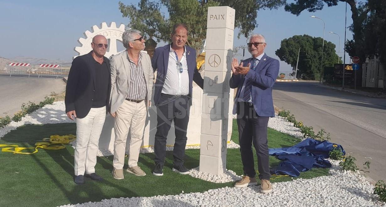 Un monumento alla pace donato dal Rotary alla città di Ribera