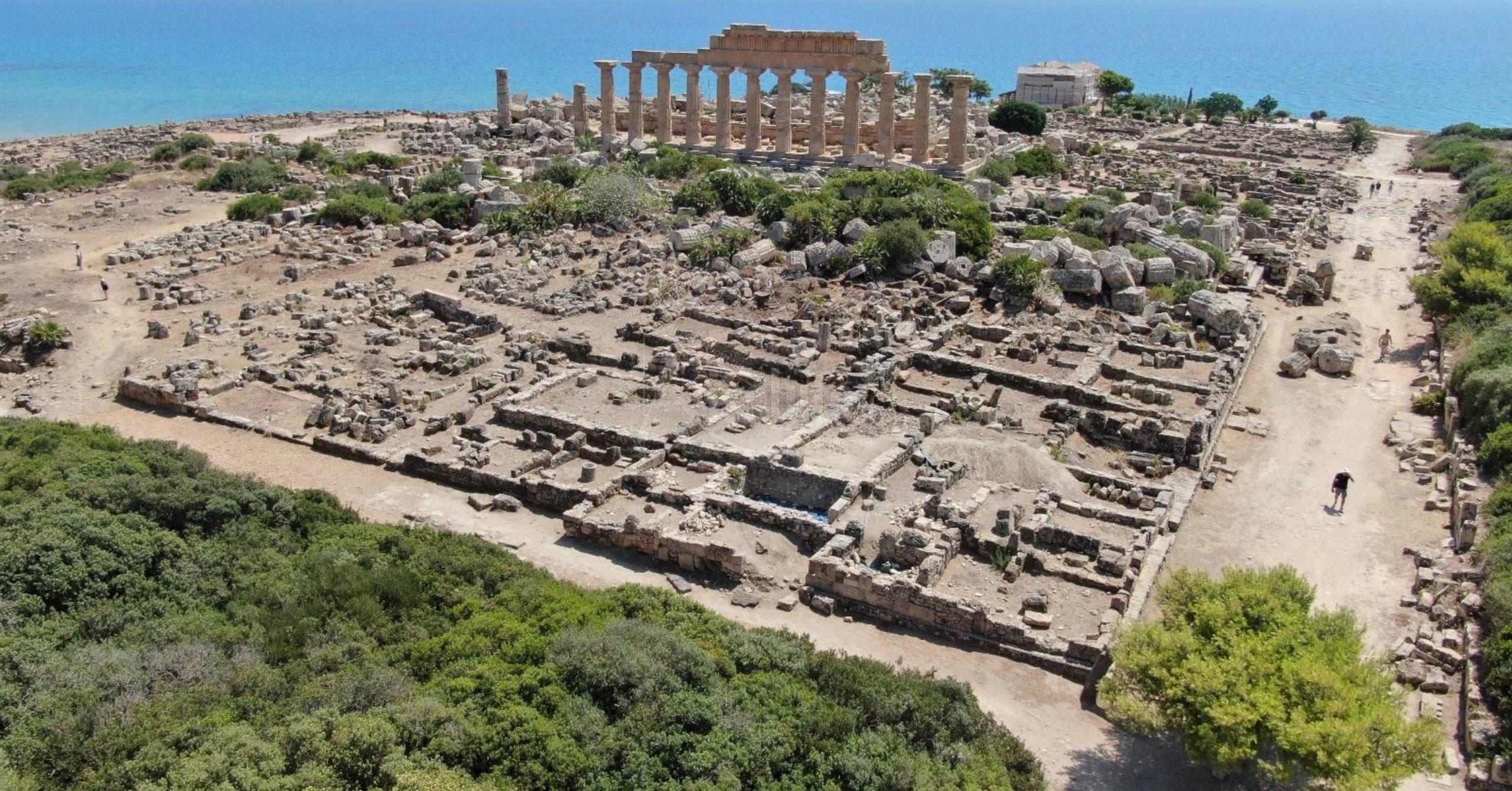 Selinunte, scoperto un nuovo piccolo tempio nel parco archeologico