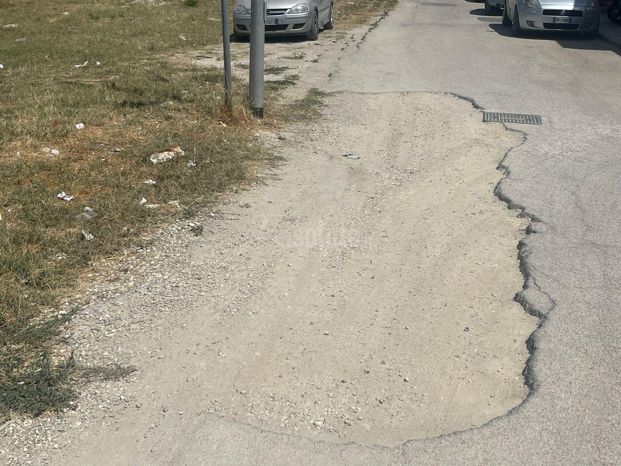 Erbacce e dissesto stradale in via Acerra, interrogazione di Luca La Barbera