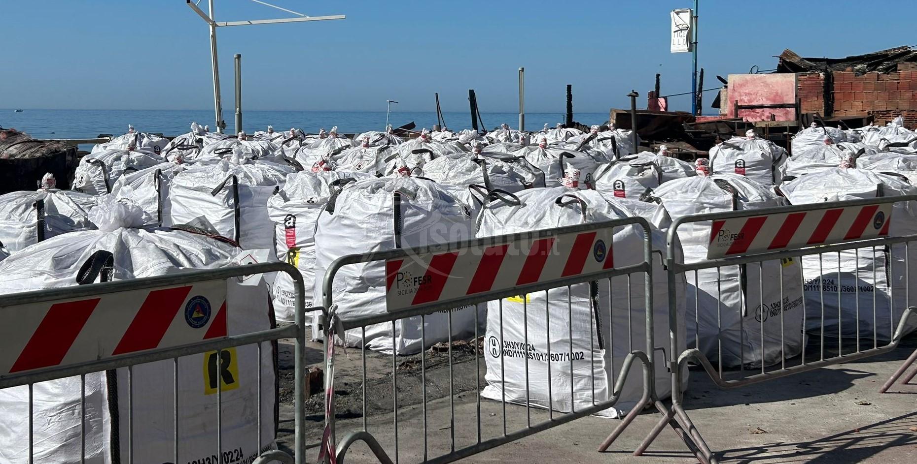 Un mese dall'incendio allo Stazzone e la bonifica non viene ancora completata