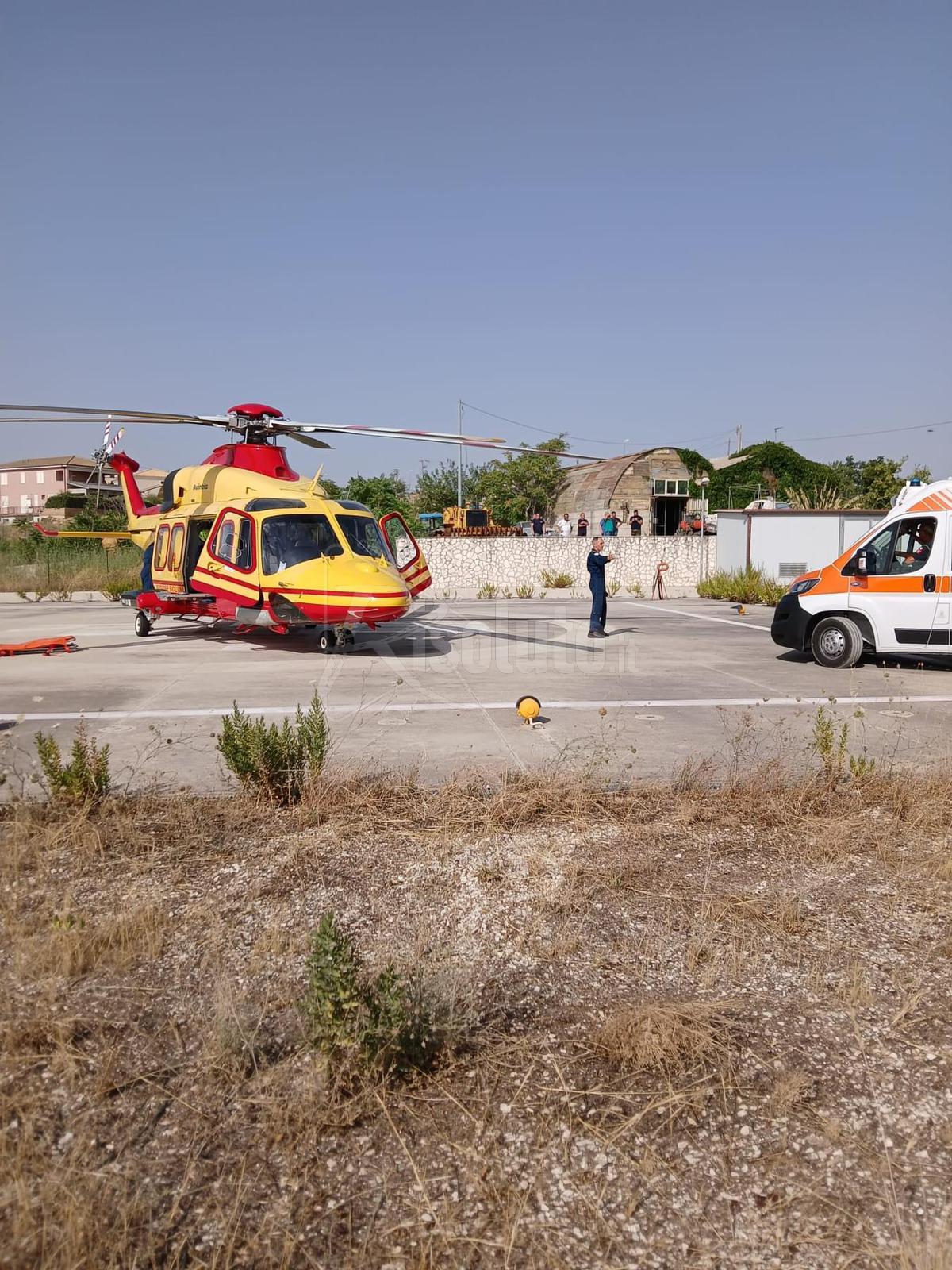 Donna ustionata da una fiammata del gas a Santa Margherita, trasferita d'urgenza a Palermo