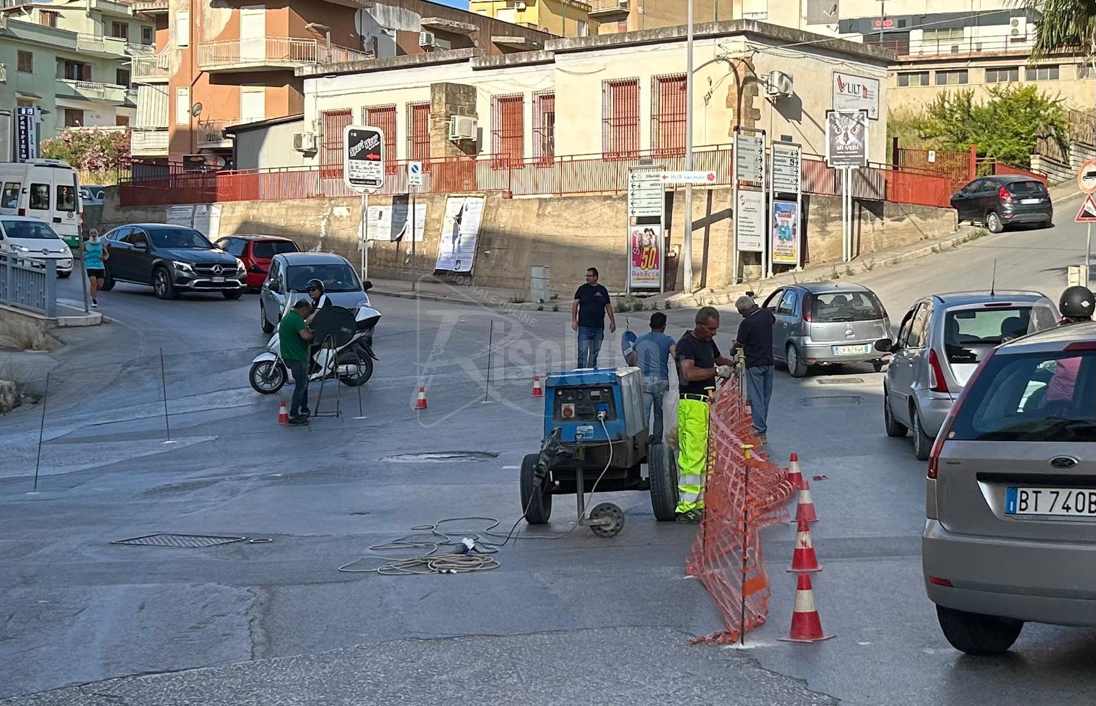 Lavori urgenti di Aica in via Amendola a Sciacca