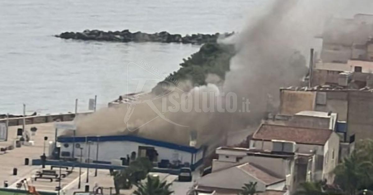 Incendio a Sciacca, in fiamme il ristorante "Il Porticello" (Video)