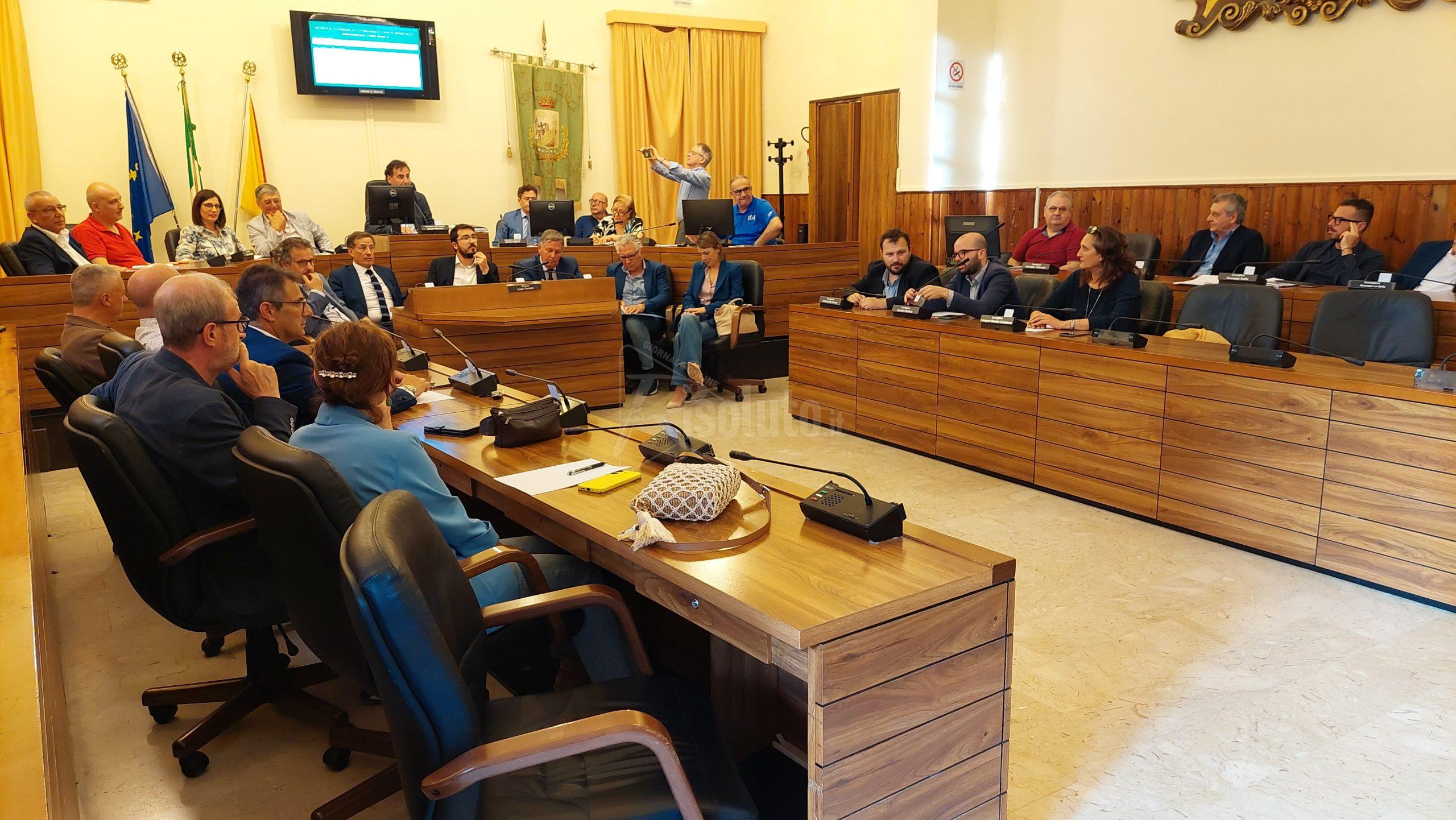 Seduta straordinaria del consiglio comunale sull'acqua, c'è l'accordo con gli autobottisti