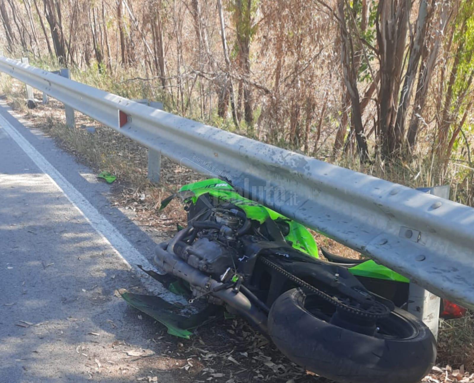 Finisce con la moto in una scarpata, muore saccense