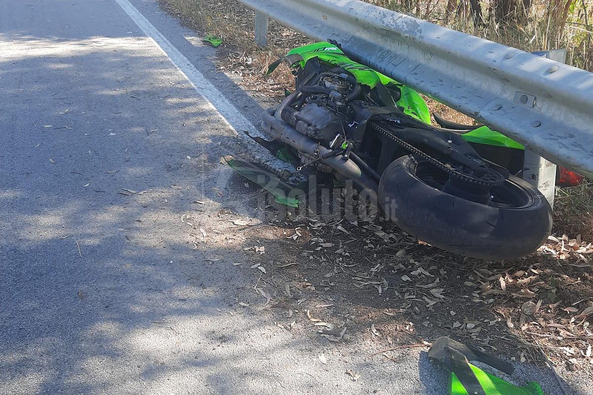 Incidente mortale sulla Fondovalle, perde la vita un centauro