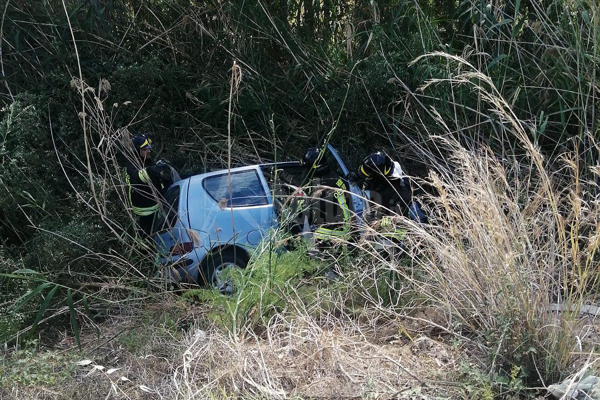 Giovane alla guida finisce fuori strada in contrada Bordea a Sciacca