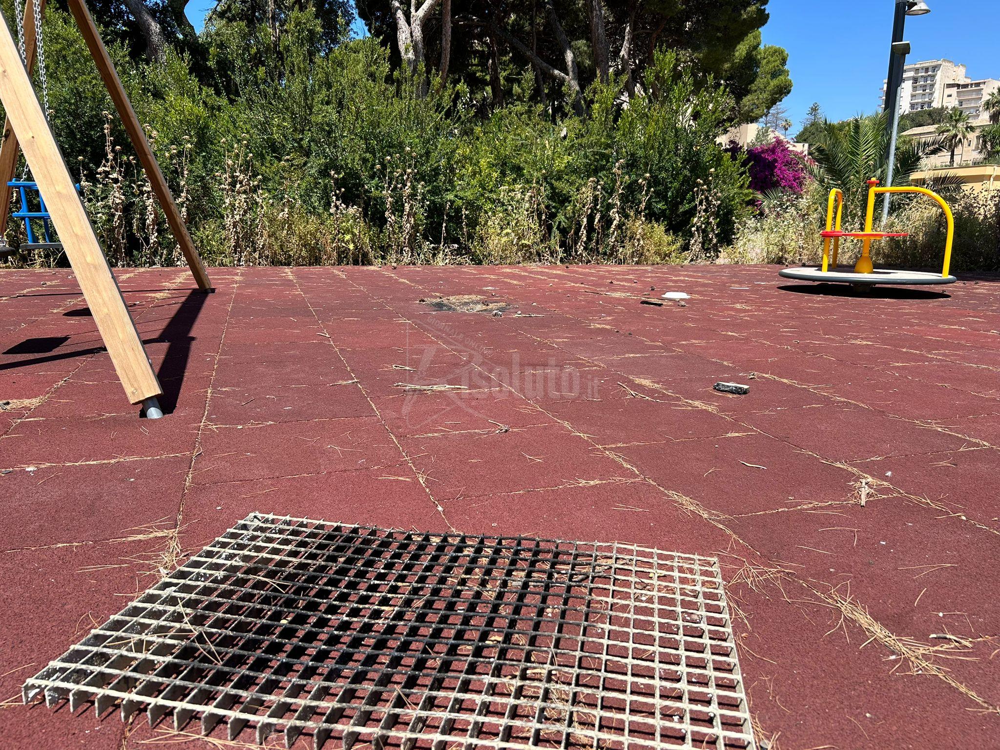 Grigliate al parco giochi delle Terme di Sciacca, danni prima della riapertura (Video)