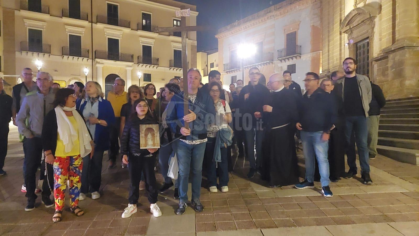 Cento saccensi in pellegrinaggio a San Calogero, c’è anche il sindaco (Video)