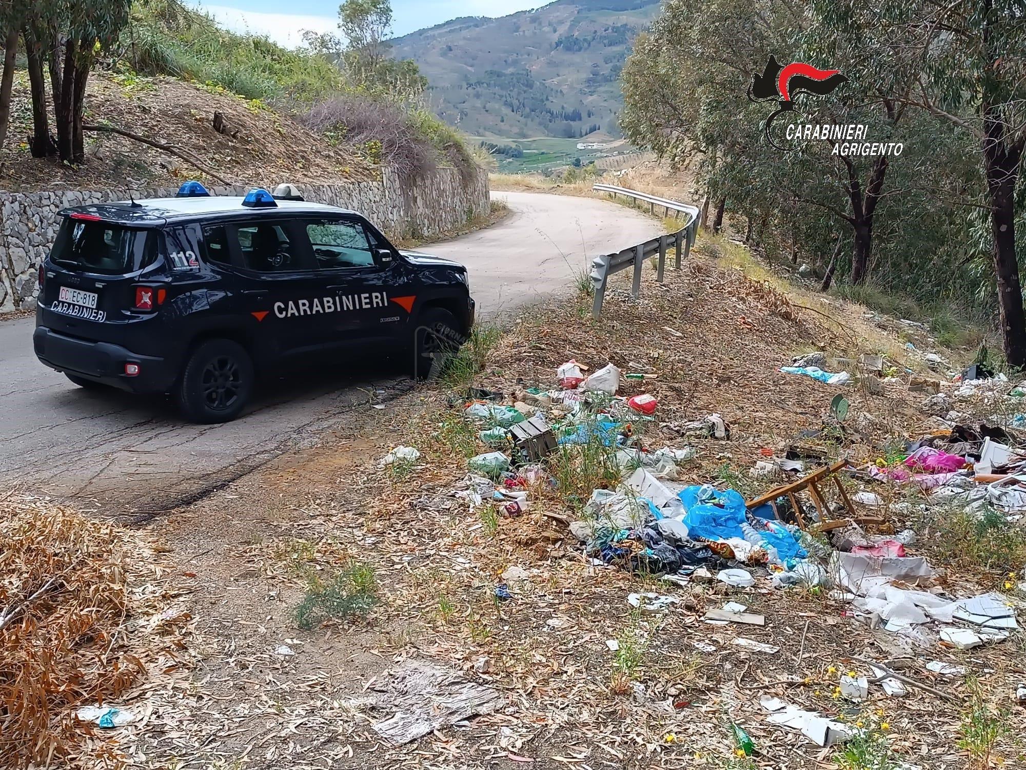 Abbandono e fuoco ai rifiuti a Cattolica e Agrigento, scattano le denunce dei carabinieri