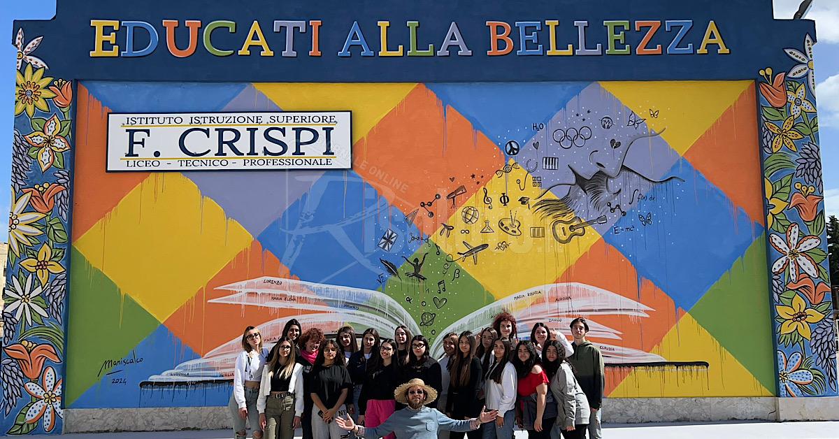 Educarsi alla bellezza, studenti realizzano murale di 100 metri quadrati a Ribera