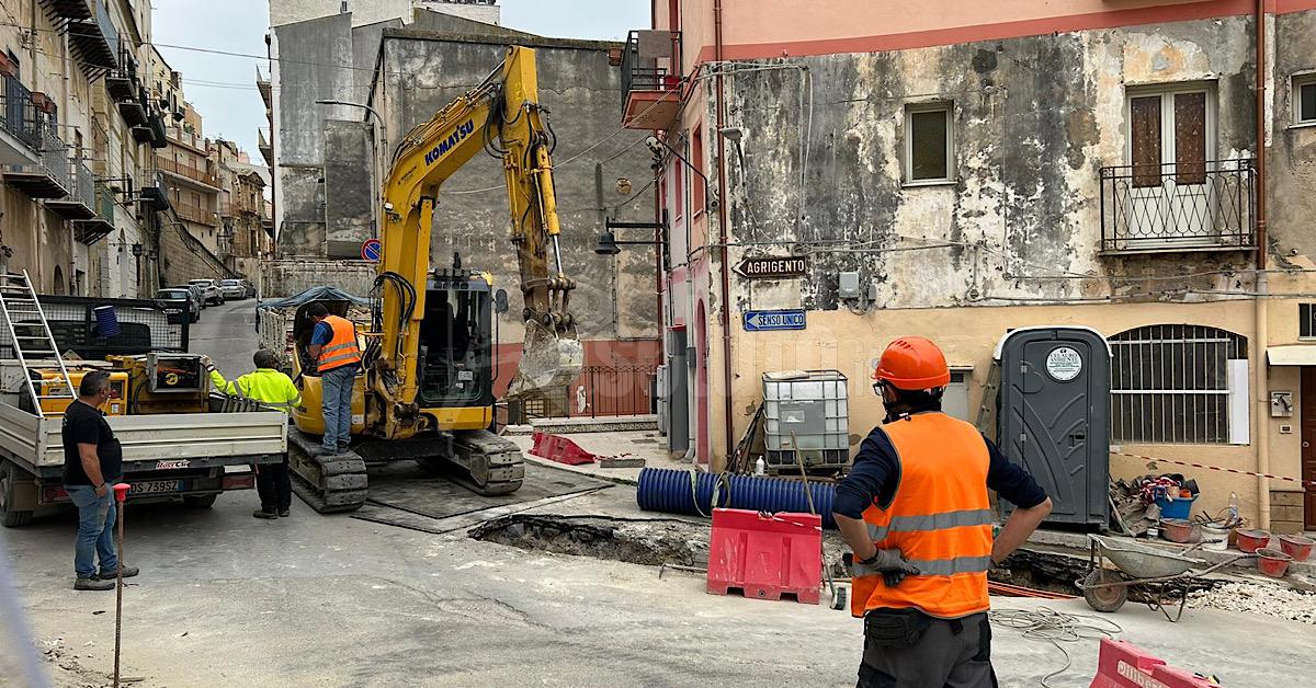 Sciacca, rete fognaria: cantiere lascia via Caricatore e si sposta in via Madunnuzza