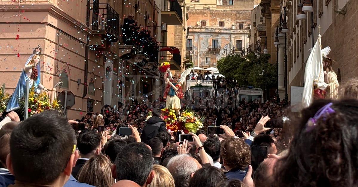 Pasqua a Sciacca, il rito dell' "Ncontru" in piazza (Video)