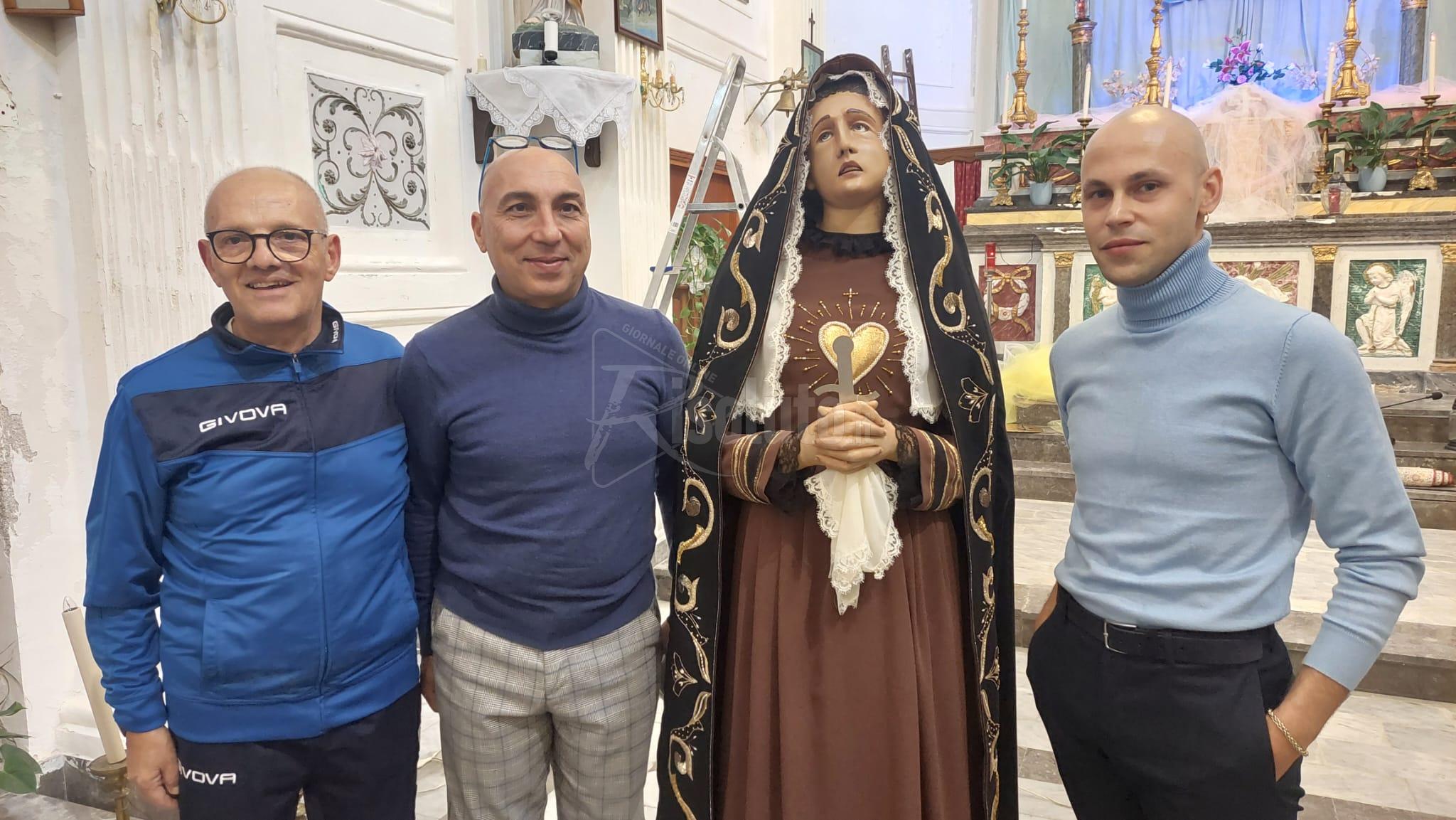 Una preziosa veste per l'Addolorata di San Leonardo grazie a 2 stilisti (Video)