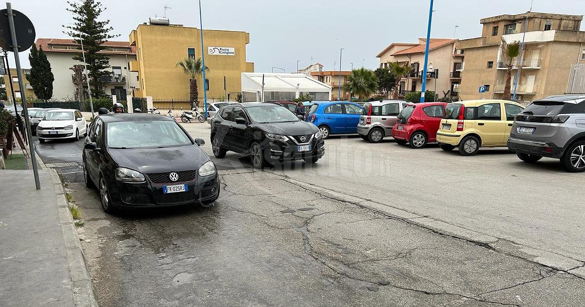 Perdite idriche a bizzeffe a Sciacca da Corso Miraglia a via Modigliani