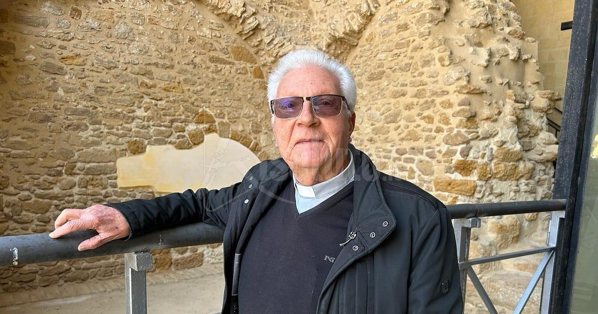 Padre Catanzaro a 88 anni torna in Africa: “Vado per guardare a Cristo attraverso chi lo rappresenta” (Video)