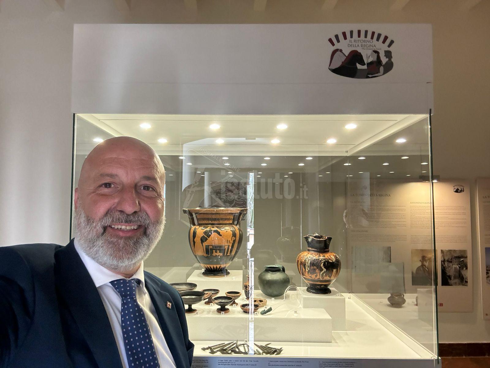 I reperti della "Tomba della Regina" al Panitteri, il sindaco: "Sambuca si riappropria di un pezzo di storia"