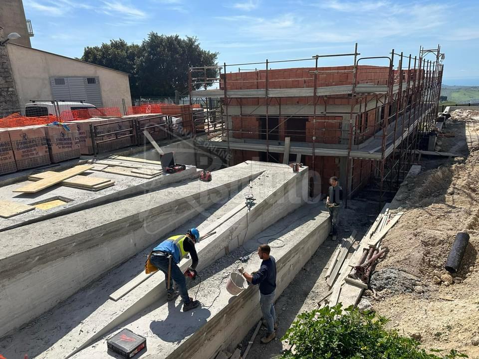 Ancora qualche mese di lavori e Sant'Anna di Caltabellotta avrà un campo di calcetto comunale