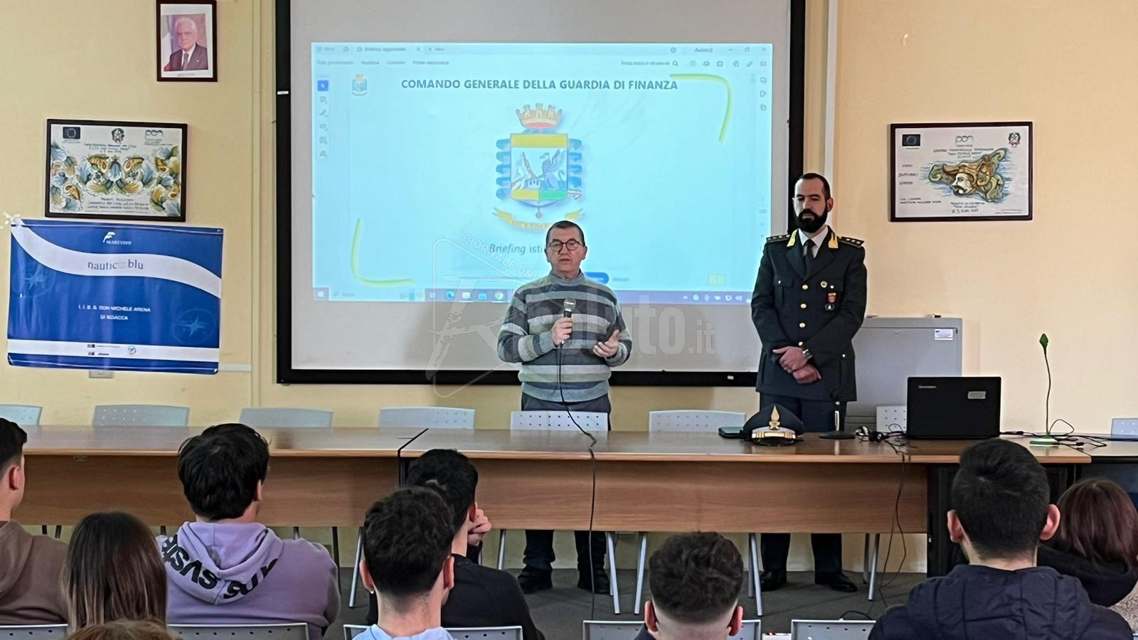 L'IISS "Arena" incontra la Guardia di Finanza