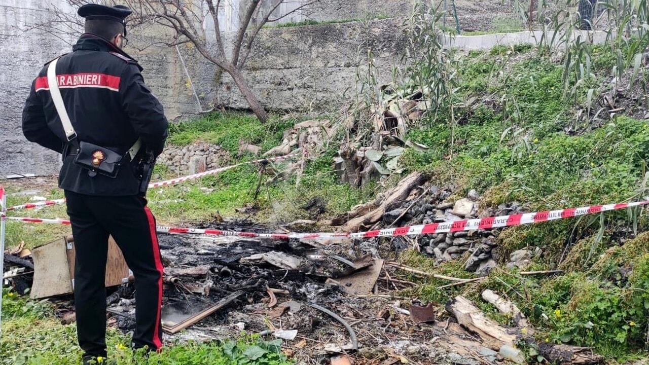 Combustione illecita di rifiuti ad Alcamo, misure cautelari per padre e figlio