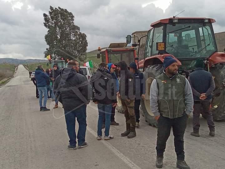 Corteo dei "trattori" a Santa Margherita, Montevago e Sambuca (Video)