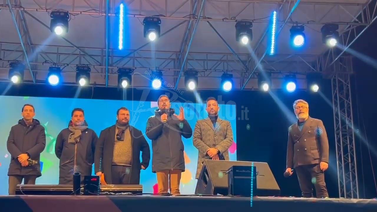 Fabio Termine dal palco del Carnevale: "Tutte le forze politiche pronte a dare una casa ai carristi" (Video)