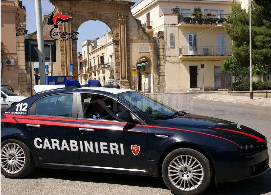 Evade dai domiciliari e deruba un negozio di Castelvetrano
