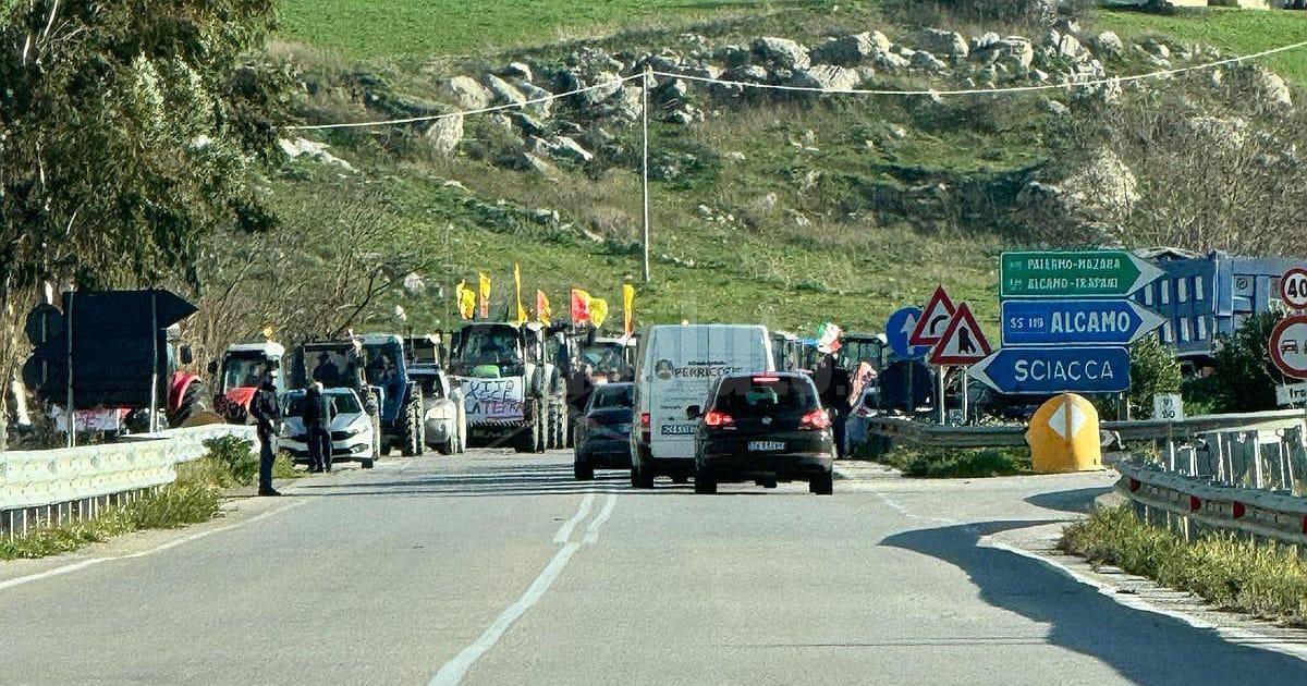 I "trattori" in protesta convocano la stampa per domani al bivio Gulfa, oggi iniziativa a Palermo