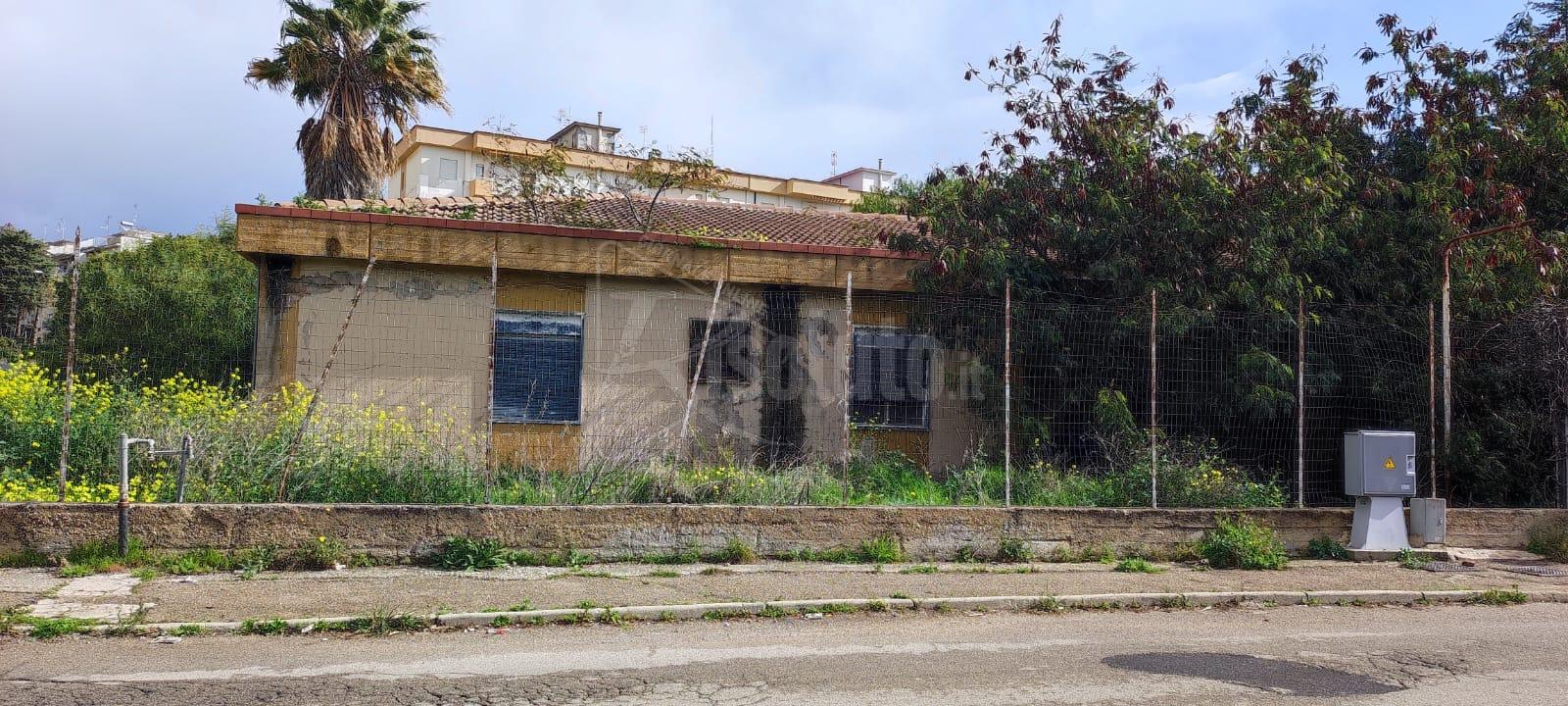 Ribera, mercoledì 14 febbraio abbattimento  dell’immobile comunale  di viale Europa
