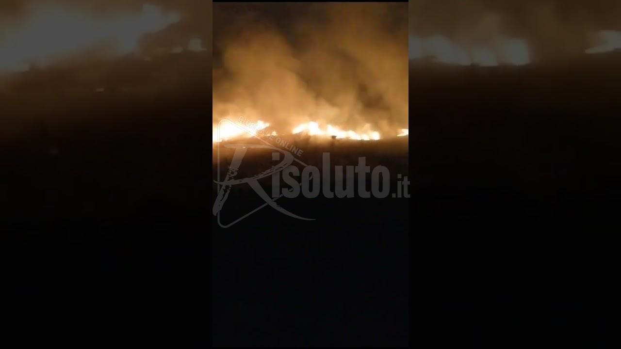 Sciacca, incendio brucia 3 ettari di terreno (Video)