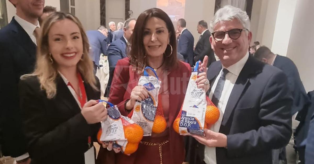 Le arance di Ribera alla Bit conquistano anche il ministro Santanchè