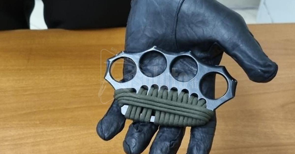 “Minorenne trovato in possesso di tirapugni e sostanze stupefacenti”, denunciato 