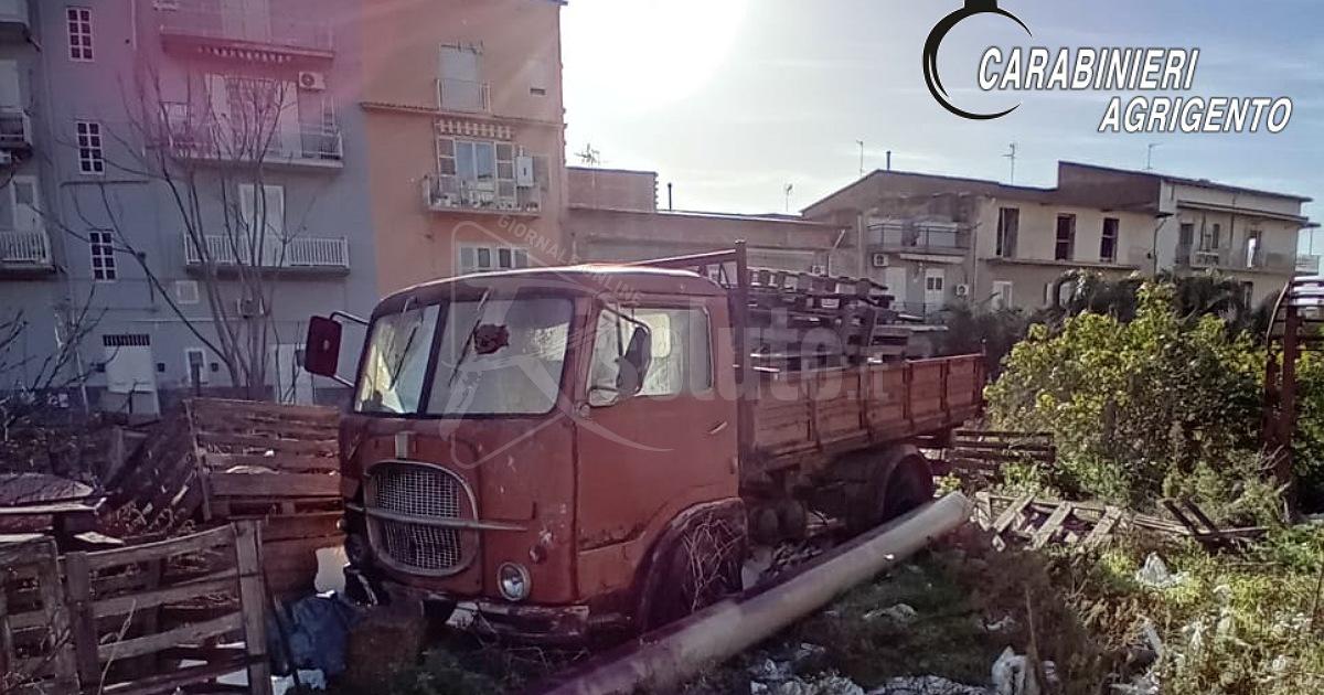 Carabinieri sequestrano discarica abusiva in zona residenziale, una persona denunciata.