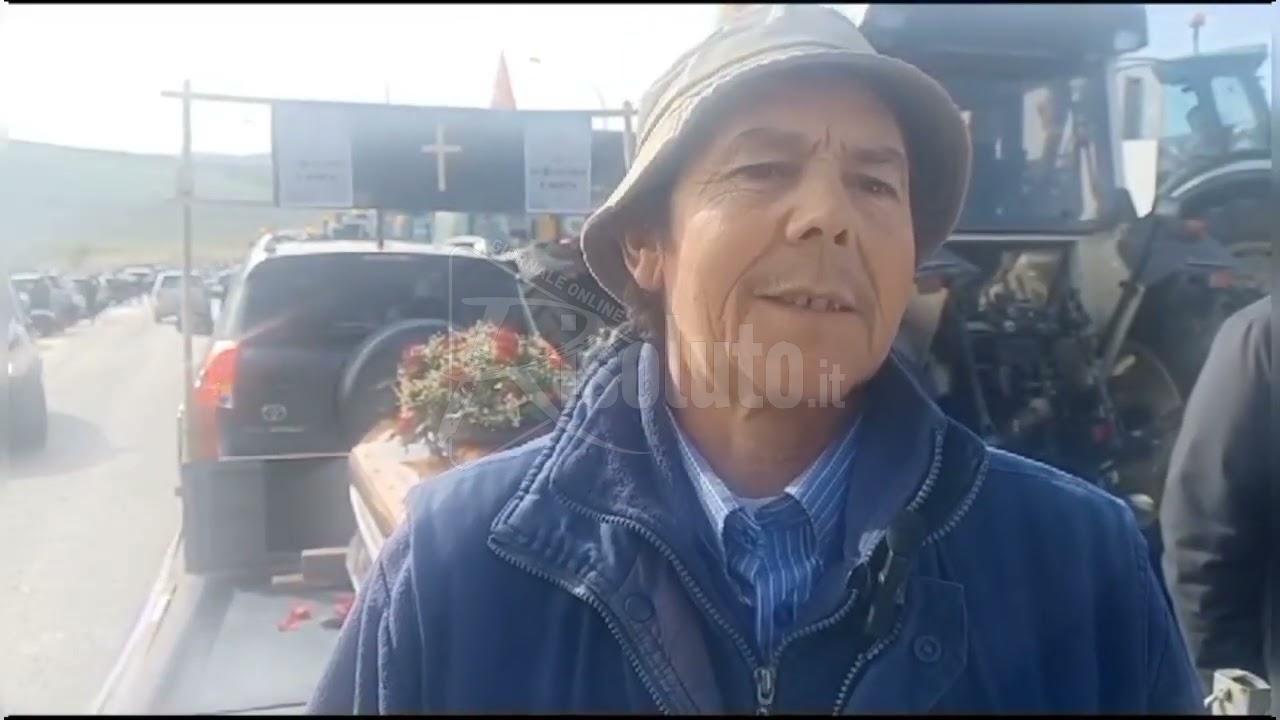 Lunedi' la protesta agricoltori a Sciacca, oggi sulla Fondovalle con un carro funebre (Video)