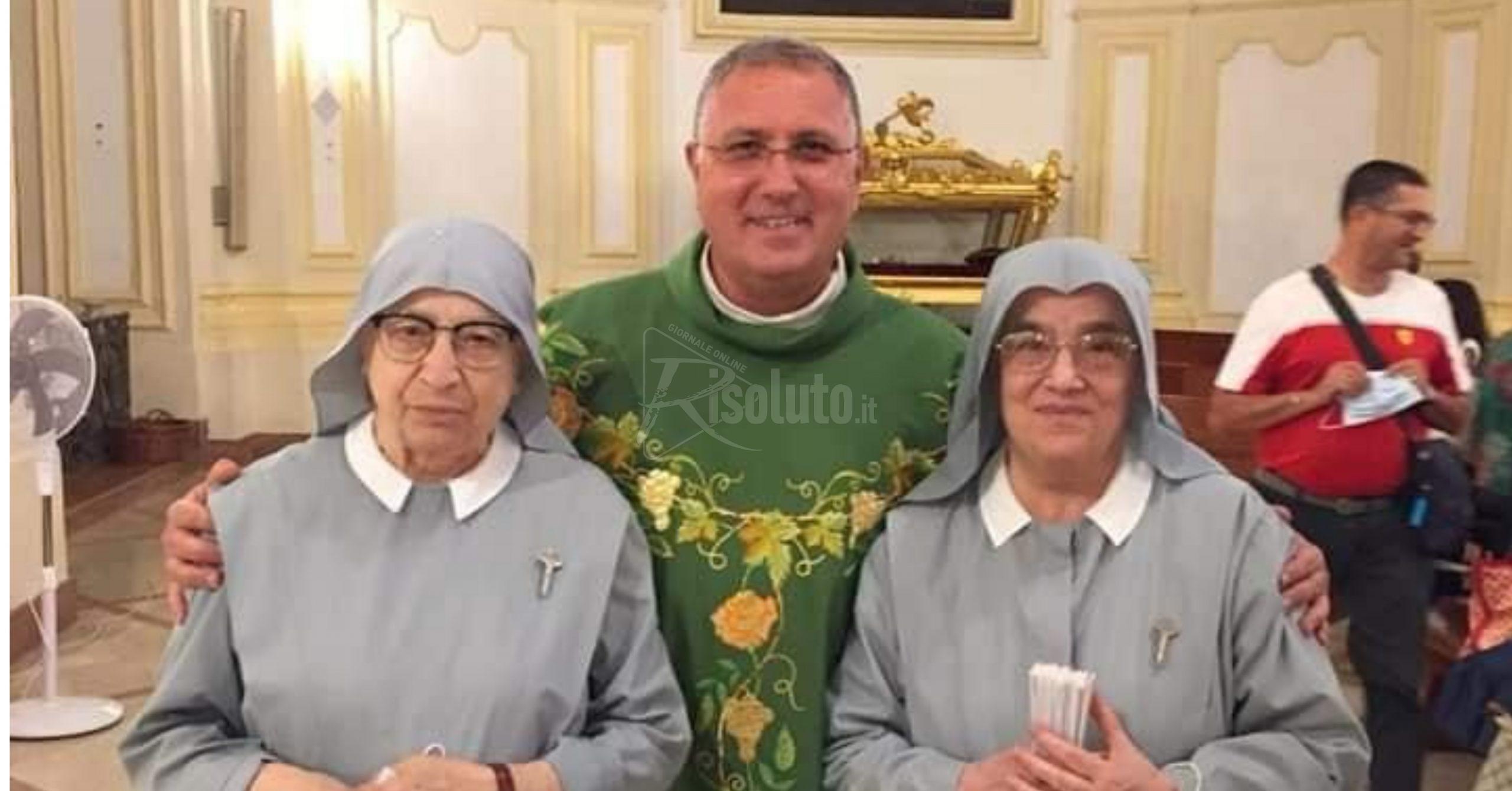 Don Argento e le suore di Sant'Anna