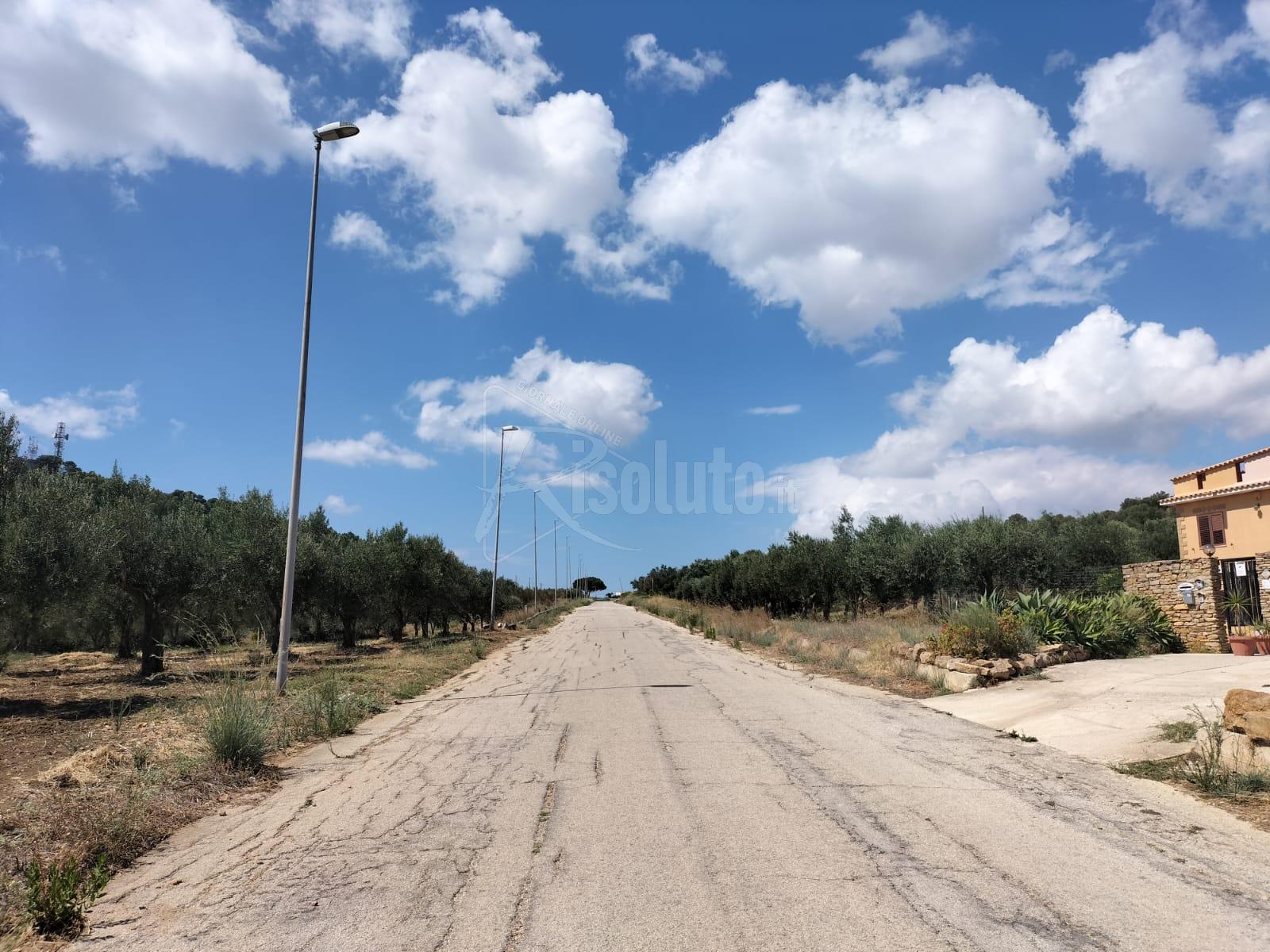Al buio contrada San Calogero a Sciacca,  manca autorizzazione per lavori da 30 mila euro