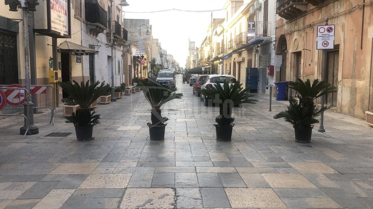 Via della Vittoria a Menfi diventa pedonale dopo il restyling per il Natale