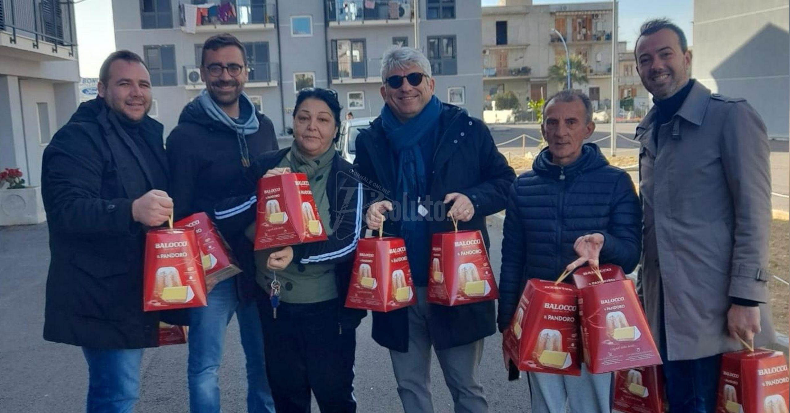 Case popolari a Ribera, il sindaco consegna panettoni ma ancora attesa per l'acqua