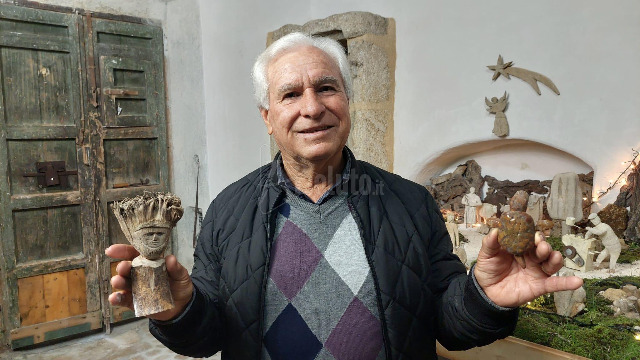Scolpisce le pietre per realizzare il presepe, l'arte di Giuseppe Muscarnera di Sciacca