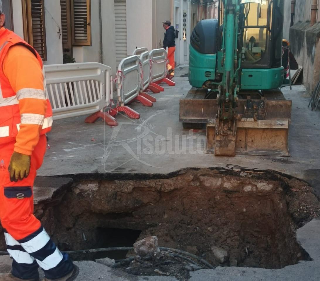 Via Piave a Sciacca resta chiusa al transito, tempi più lunghi per i lavori e ancora disagi