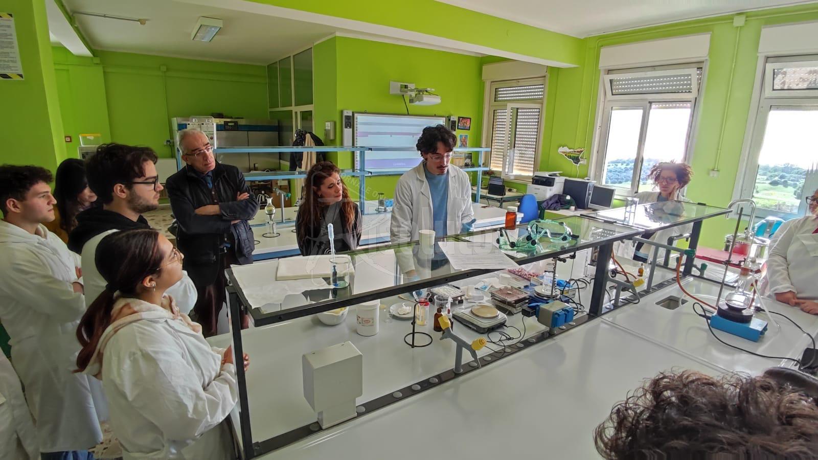 Integrazione innovativa tra Chimica e Farmaceutica, incontro formativo all'Amato Vetrano di Sciacca