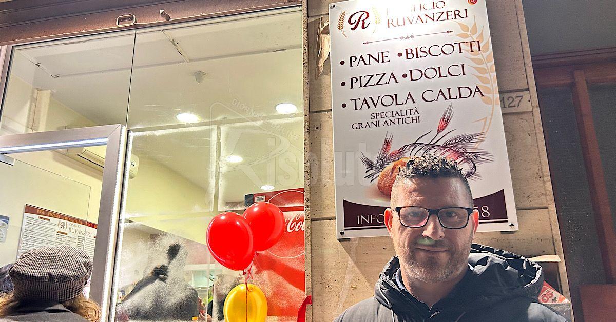 Pane, biscotti e pizze al nuovo Panificio Ruvanzeri in via Cappuccini (Video)