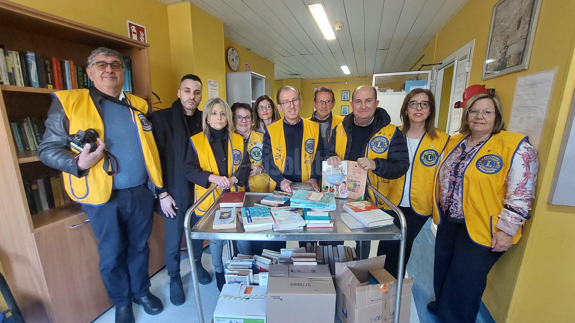 Libri ai pazienti di Oncologia, iniziativa del Lions di Sciacca (Video)