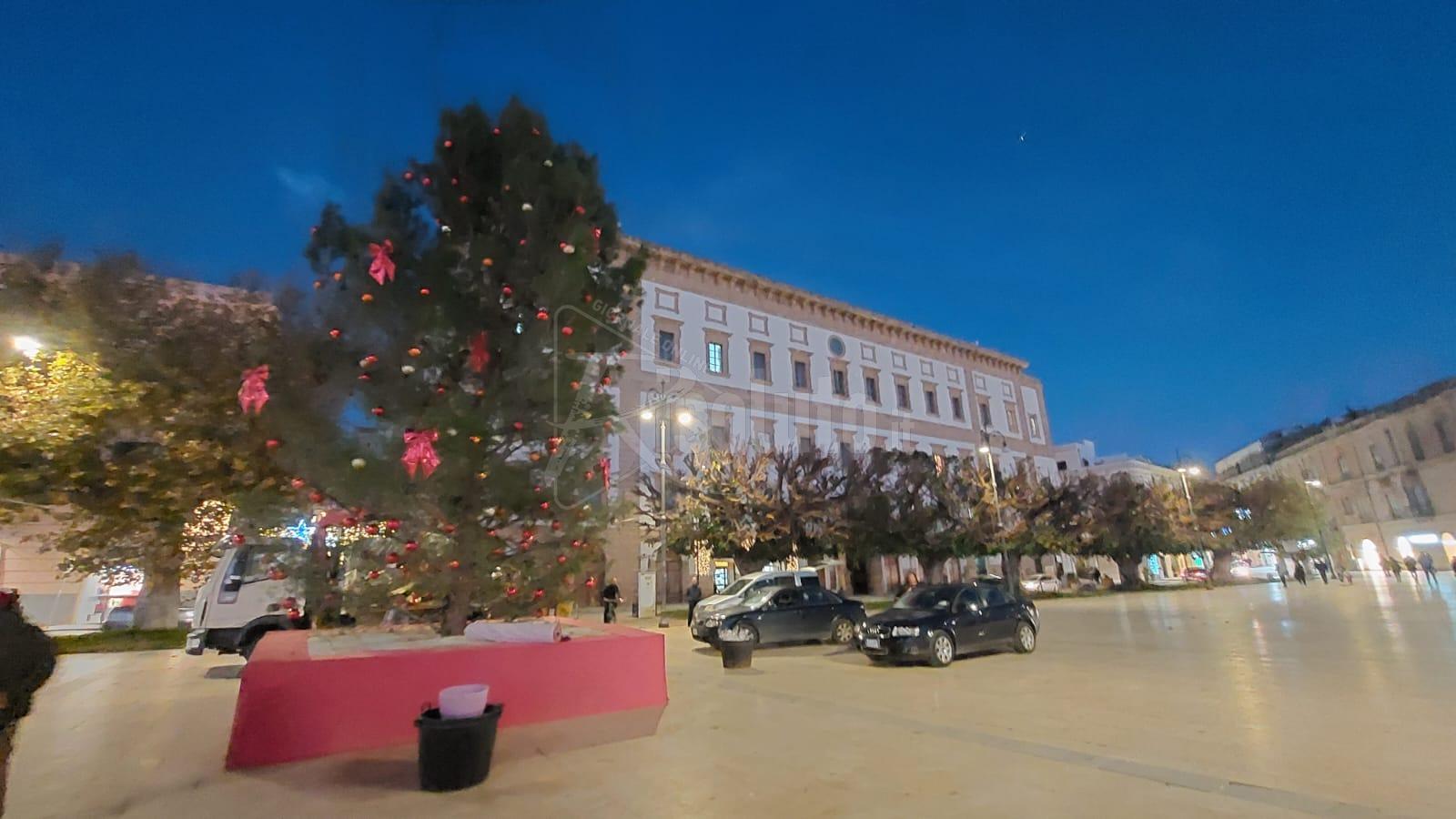 Slitta di un altro giorno l’accensione dell’albero di Natale a Sciacca
