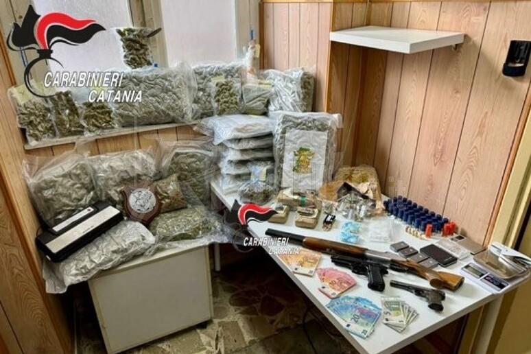 Sequestrati dai carabinieri 18 chili di droga, arrestato cantante neomelodico