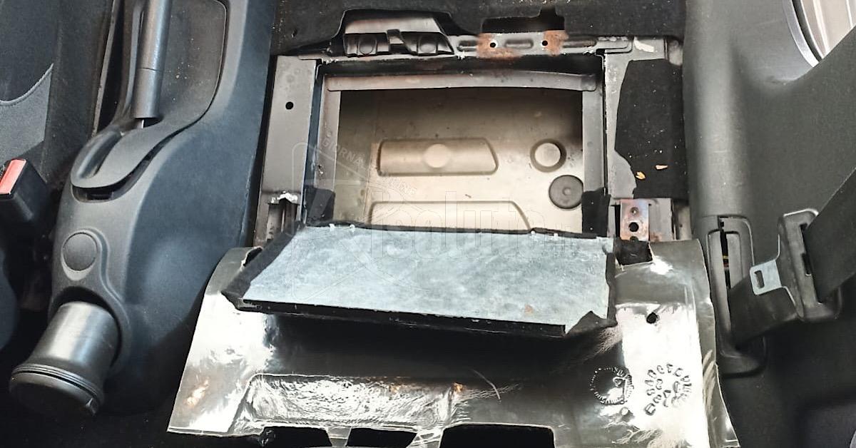 In auto con oltre un chilo e mezzo di cocaina, arrestato