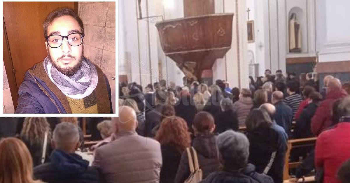 Chiesa Madre gremita a Sciacca per l"ultimo saluto ad Andrea Di Pisa
