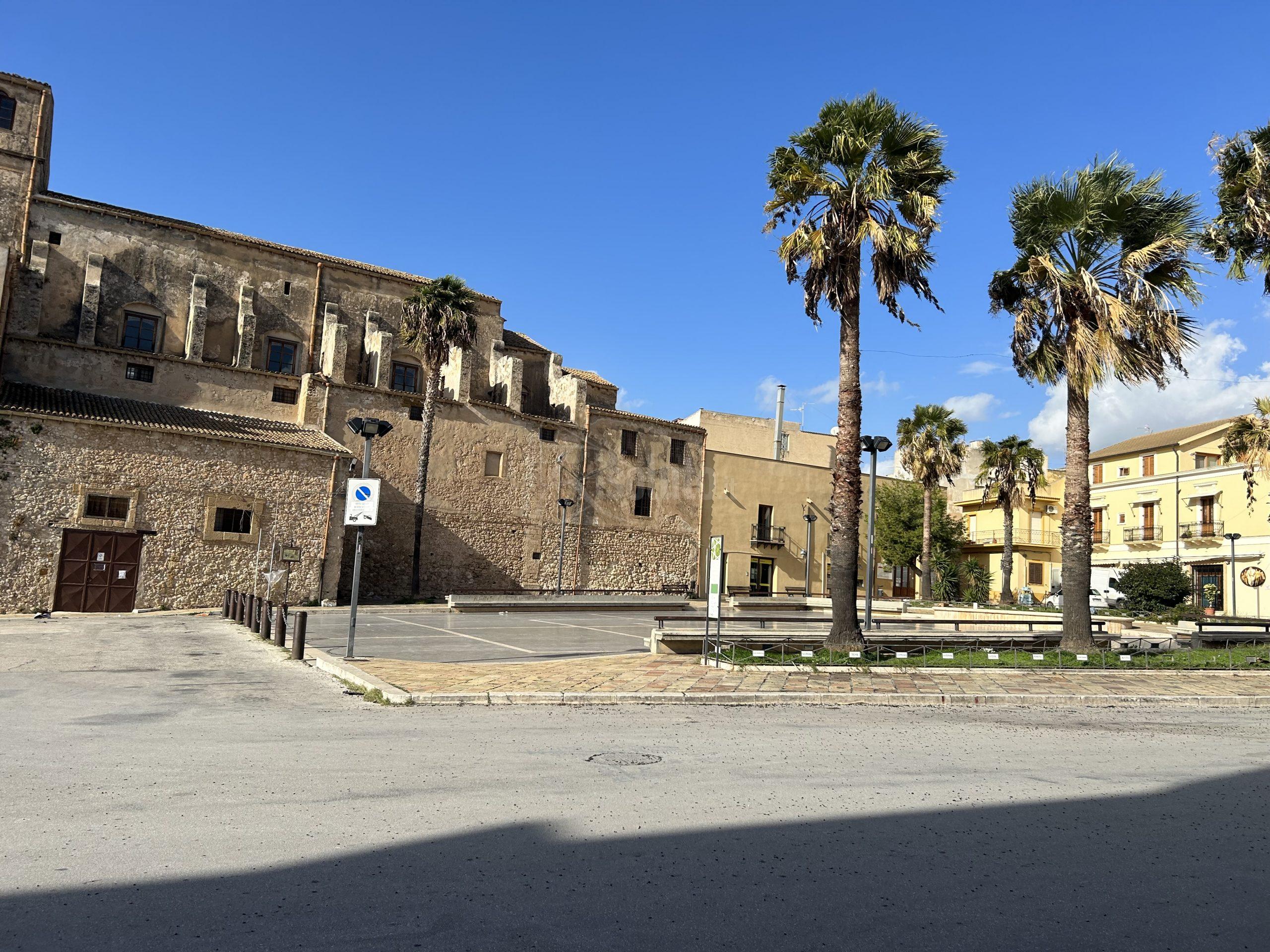Sciacca, il vento tiene a casa gli ambulanti del mercato di San Michele