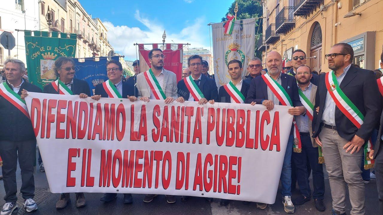 Sciacca e il territorio difendono l’ospedale Giovanni Paolo II, 2500 alla manifestazione (Video)