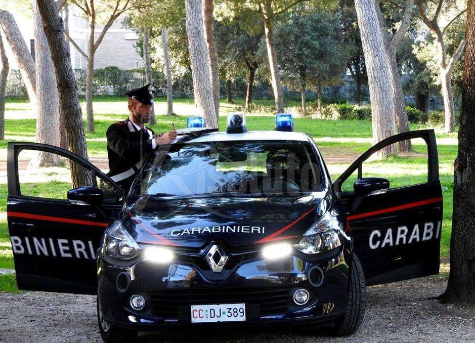 Spara con una pistola all'alt dei carabinieri, arrestato un giovane a Salaparuta